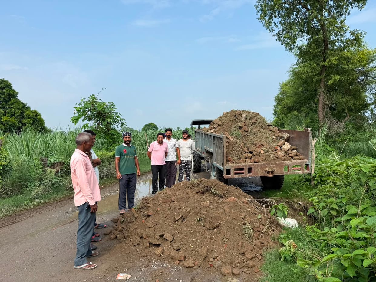 After the accidents, he himself filled the potholes on the road