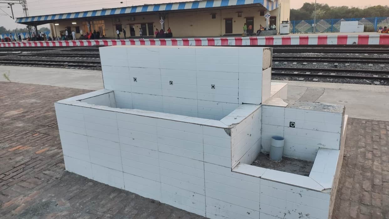 Taps not installed at Tarighat station.
