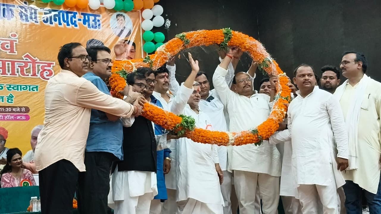 उत्तर प्रदेशीय शिक्षक संघ के तत्वावधान में शनिवार को नगरपालिका कम्युनिटी हाल में आयोजित समारोह 