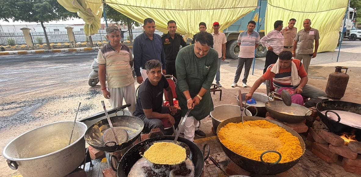 51 quintals of *ladoos* are being prepared to welcome Prime Minister Modi.