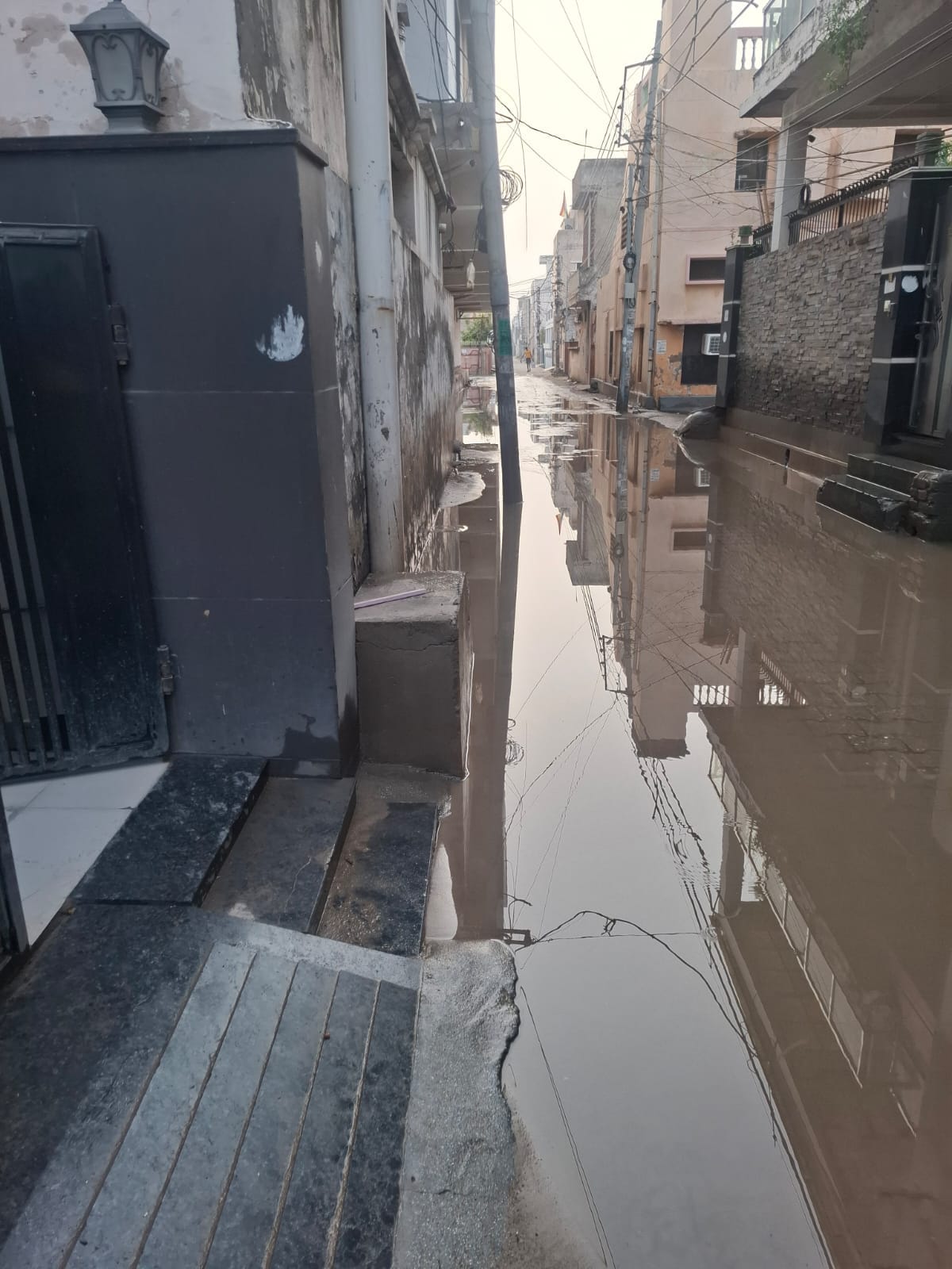 Waterlogging on Gobind Nagar road; protest warning issued.