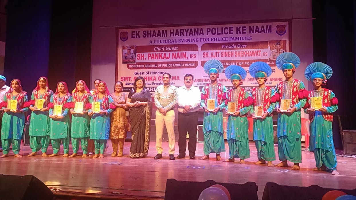 Policemen danced in an evening in the name of Haryana Police, performances enthralled the audience.