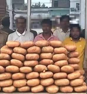 Four smugglers arrested with 90 kg of cannabis.