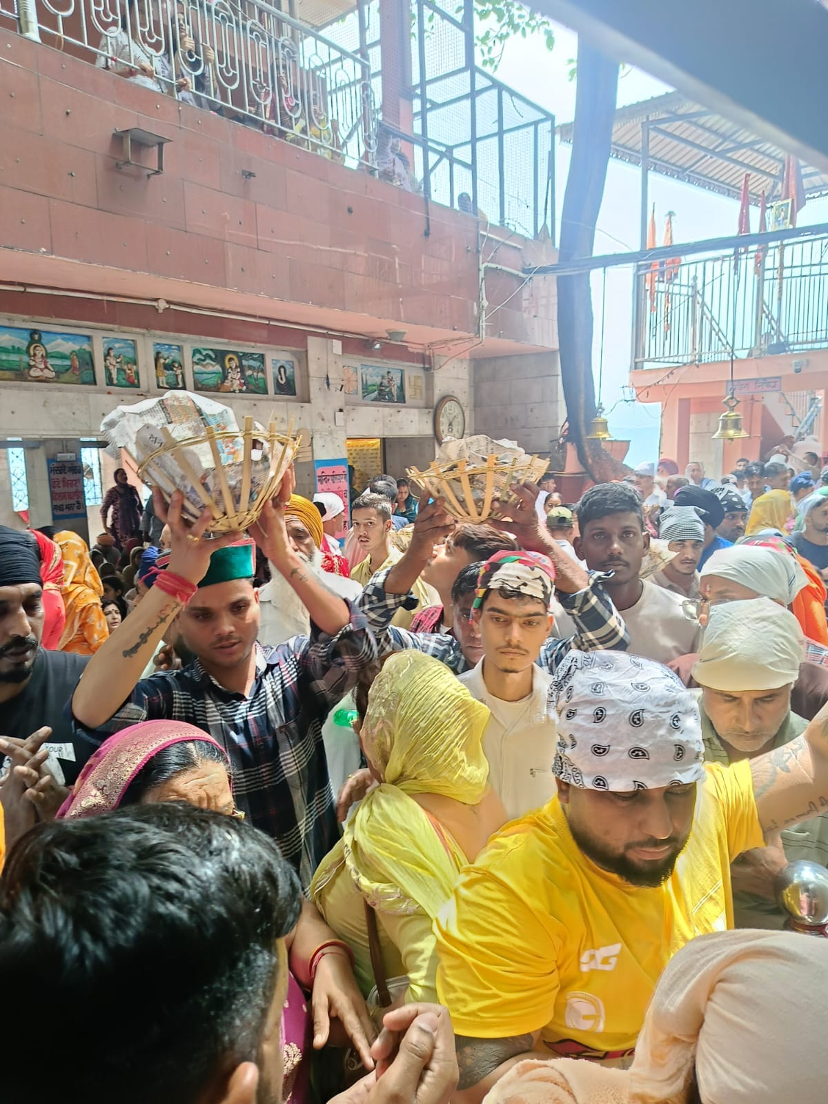 Hamirpur (Himachal) News: दियोटसिद्ध में 15 हजार श्रद्धालुओं ने किए बाबा बालक नाथ के दर्शन