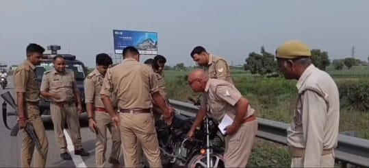 Five family members were riding a single motorcycle; four died in a road accident.