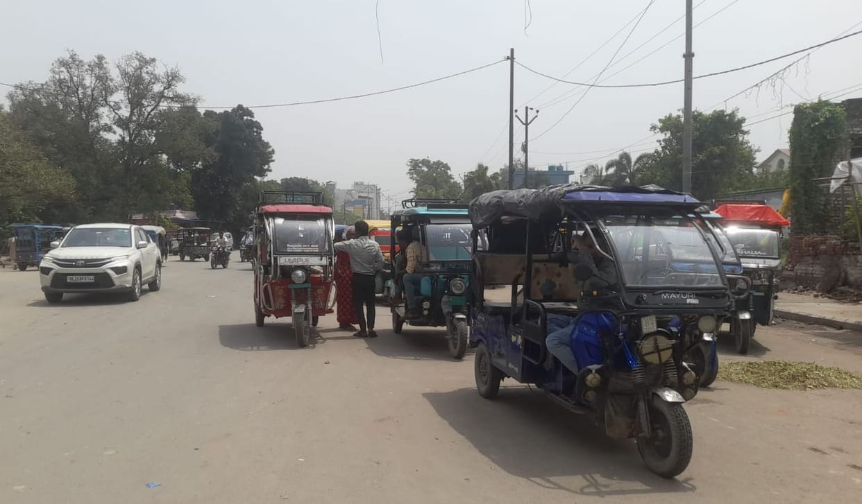 Poor arrangements along the pilgrimage route, potholes on the Kanwar path, and exposed transformers.