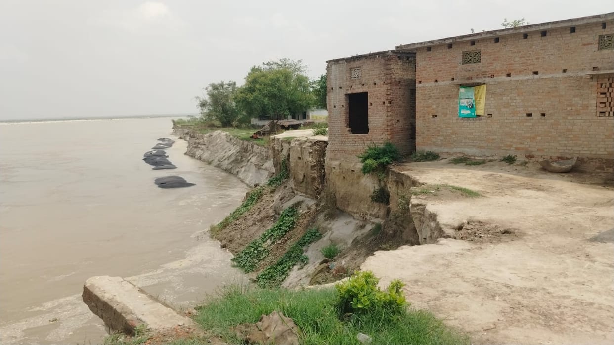 11 houses of Gopalpur Tadi are at the mouth of the cut.