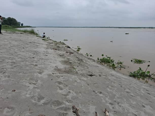 The water level of Saryu started rising, villagers in panic