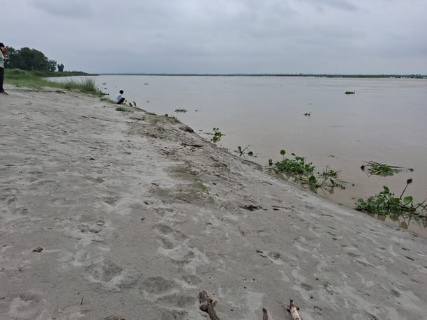 The water level of Saryu started rising, villagers in panic