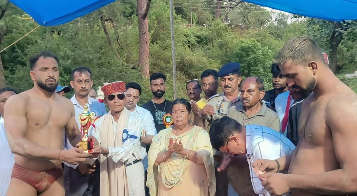 Shubham Pehalwan from Pathankot won the 'Badi Mali' (top wrestling title/prize).