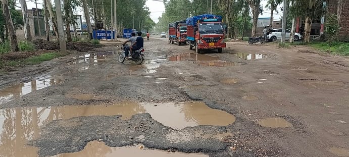Potholes on the Cheeka-Patiala Highway
