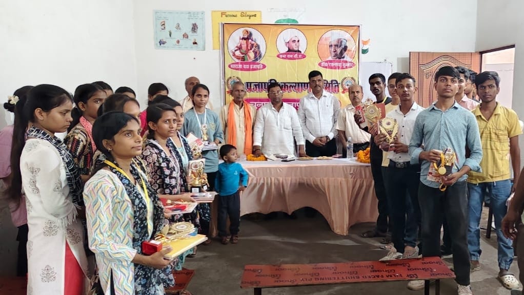 22 meritorious individuals from the Prajapati community were honored.
