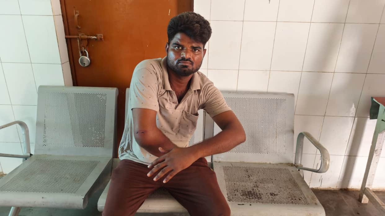 The police brutally beat up the complainant at the police station