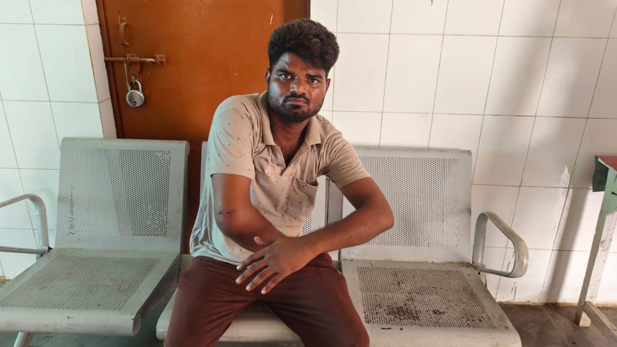 The police brutally beat up the complainant at the police station