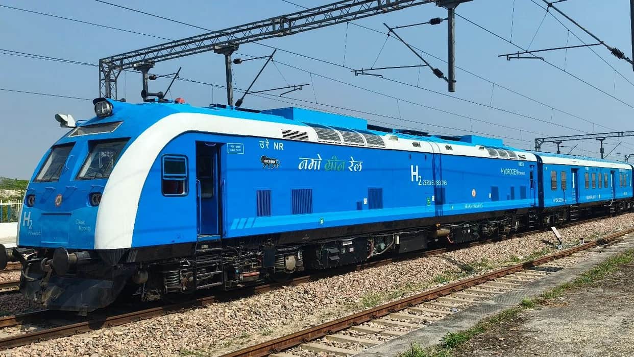 The hydrogen train will operate six days a week.