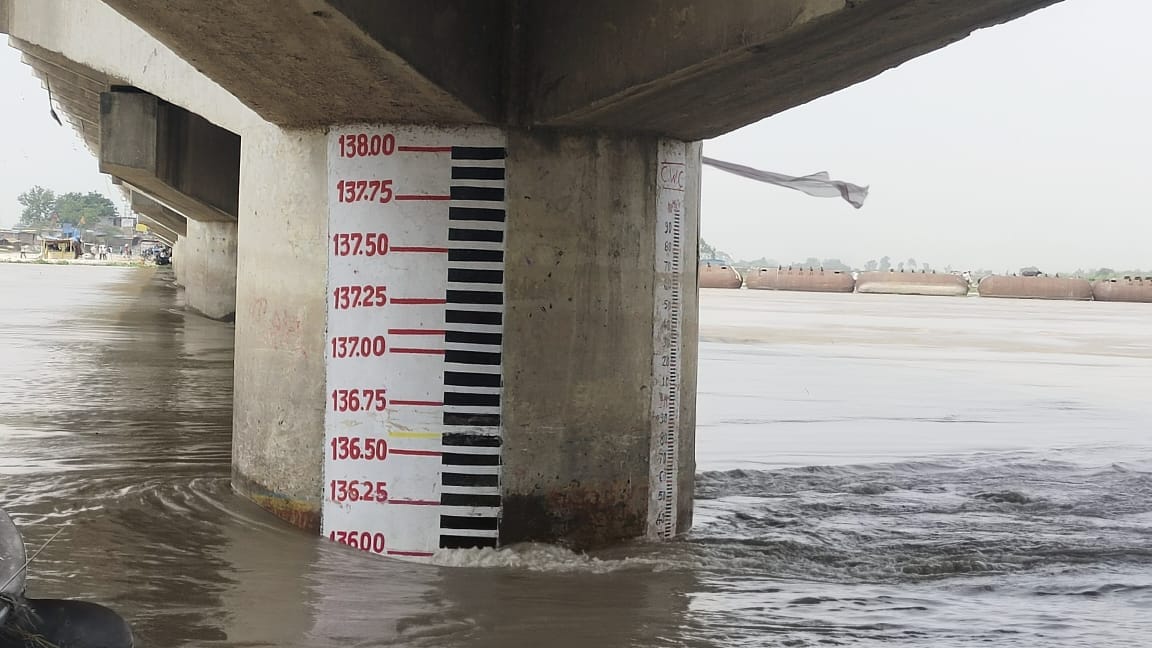 Fear of floods persists despite the drop in the Ganga's water level.