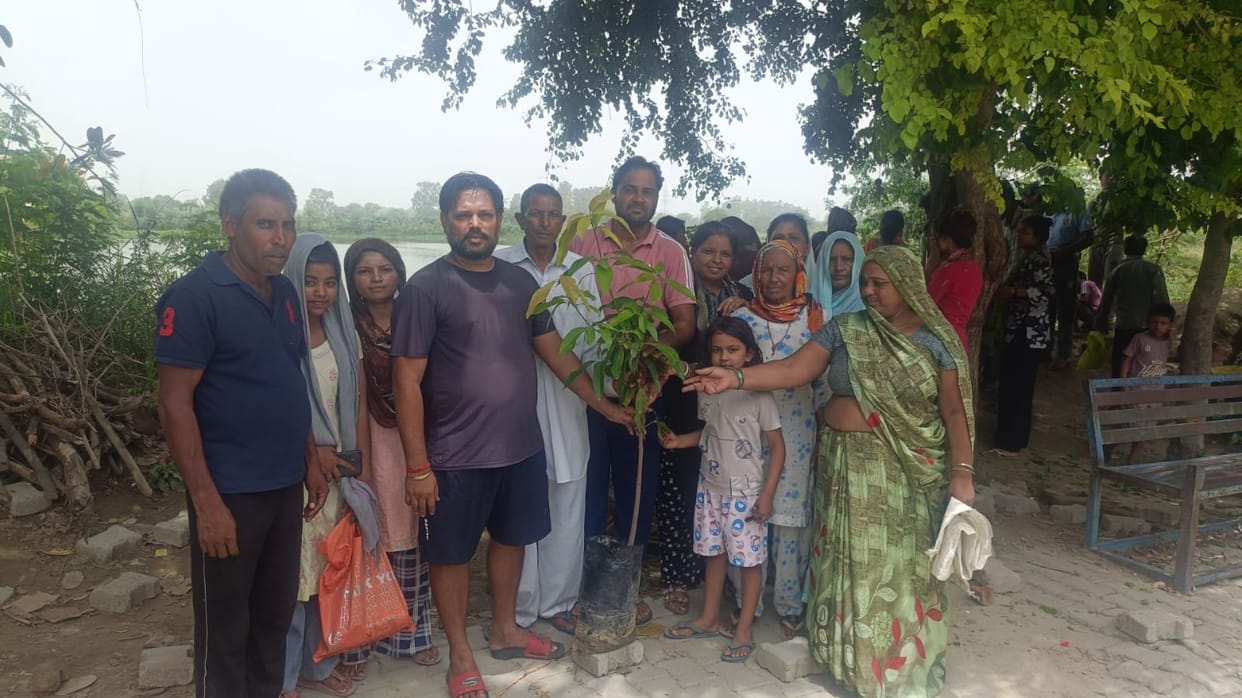 Conveyed the message of environmental conservation by planting saplings.