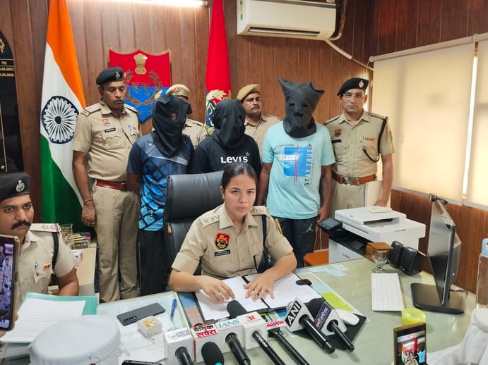 Three accused who came from Punjab to rob liquor shops have been arrested by the police