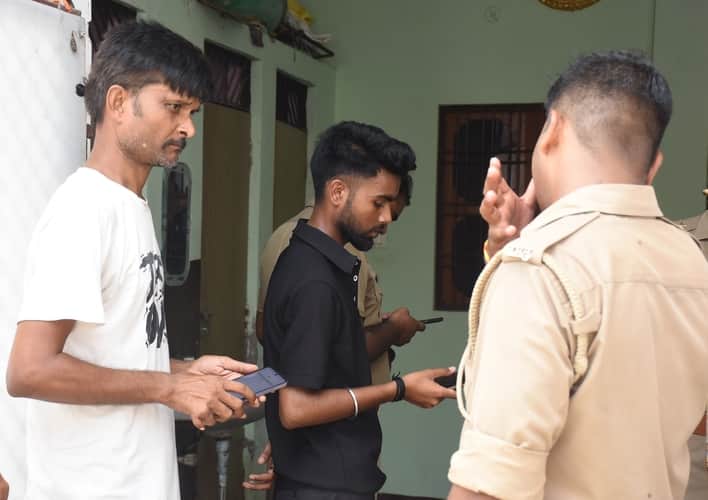 Fraudsters caught in Varanasi had shifted trainees to the capital; 21 were rescued