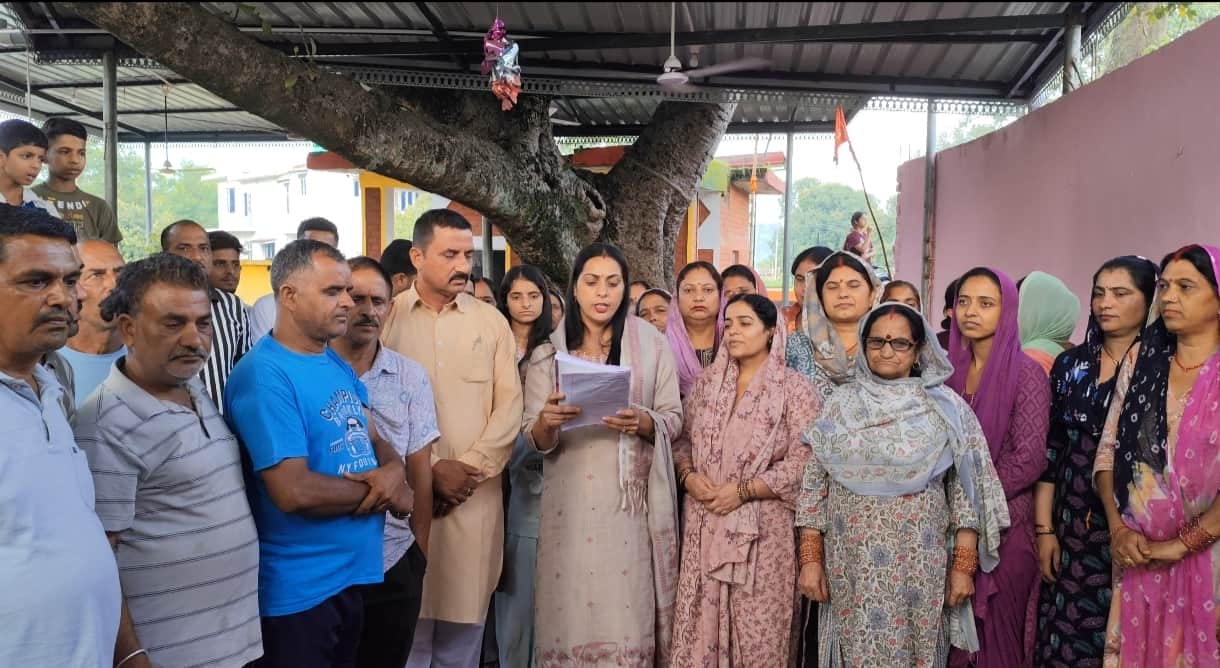 New executive committee of the Mahila Mandal Gati formed in Bargaon; Rajni becomes President.