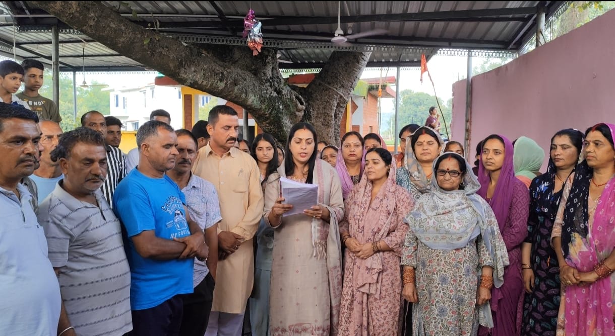 New executive committee of the Mahila Mandal Gati formed in Bargaon; Rajni becomes President.