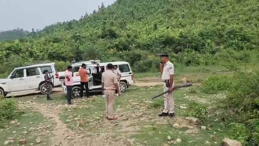 Bihar News youth body found hanging in kathartand forest in jamui news