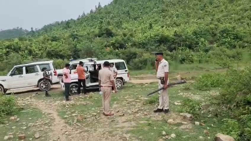 घटनास्थल पर मौजूद पुलिस