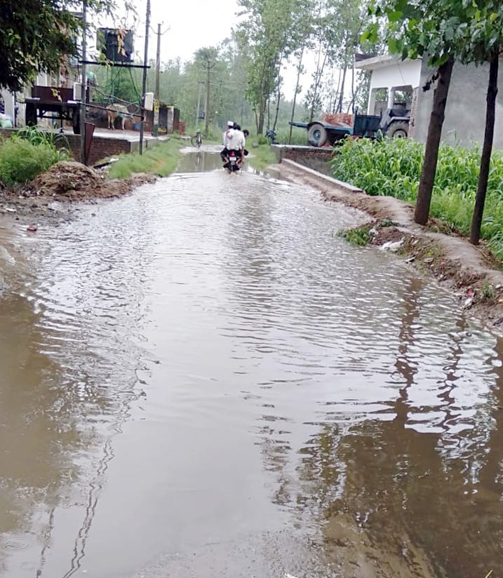 Villagers troubled by waterlogging on the Sabdalpur-Sultanpur link road