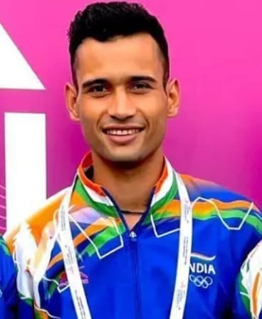International athlete Johnny will provide training in gymnastics and aerobics.