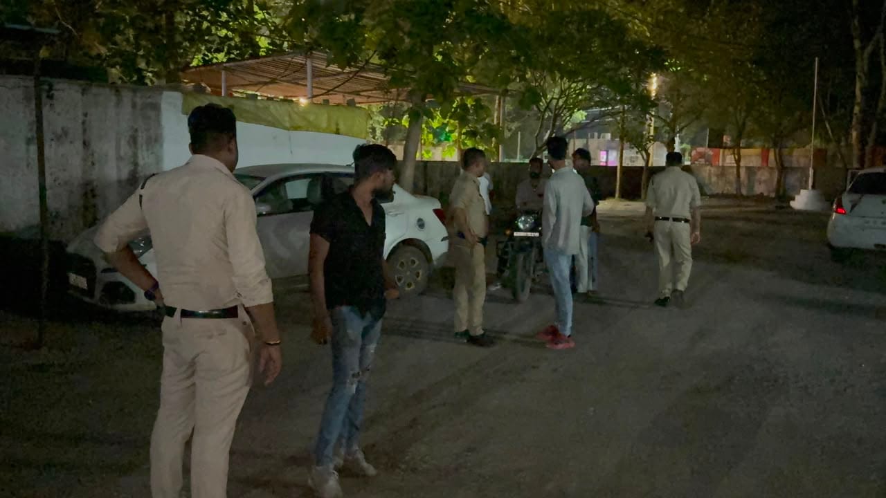 गौ तस्करी के शक में पिकअप चालक से मारपीट