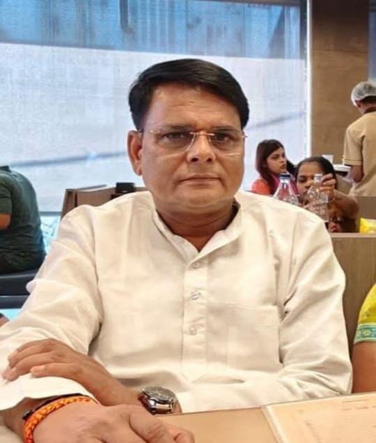 Distressed by the denial of hospital license, a doctor committed suicide by getting hit by a train.