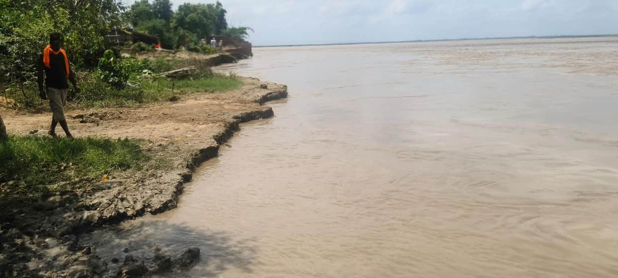 Saryu rising towards the danger mark; anxiety mounts.