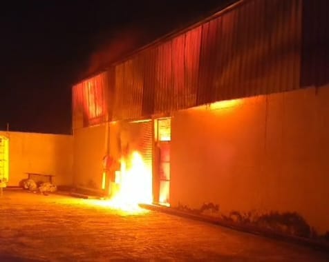 Massive fire at mustard oil factory; oil and equipment worth lakhs destroyed.