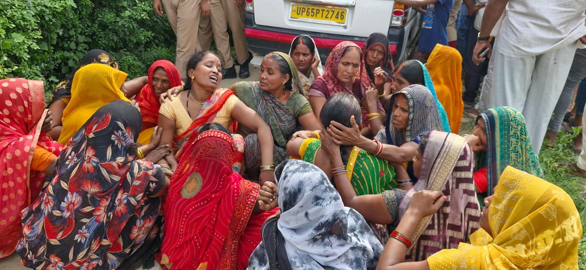 Ghazipur News: ज्यादा रक्तस्राव पर प्रसूता को किया रेफर, अस्पताल के कर्मी सड़क पर छोड़कर भागे, मौत पर किया हंगामा