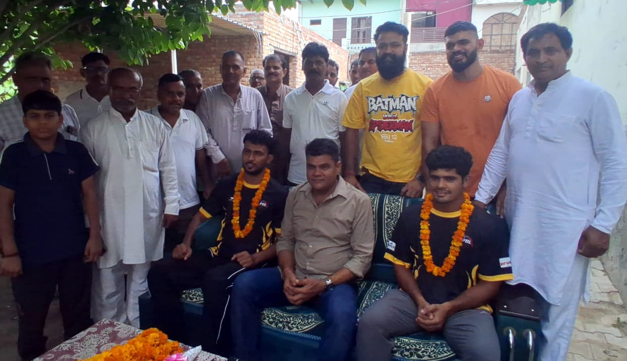 Three boxers from Paluwas village won three medals in the professional league.