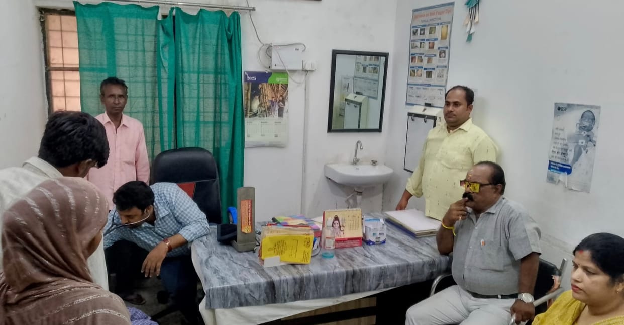 Jan Arogya Mela: Patients suffering from seasonal ailments; medicines and consultations provided.