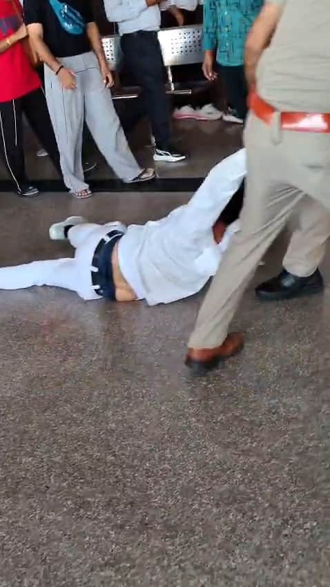 Dispute over halting a train; four RPF personnel suspended for knocking down and beating the Station Deputy Superintendent.