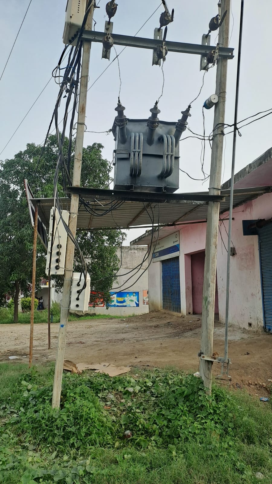 Transformer burns out again in Ganwariya; consumers inconvenienced.