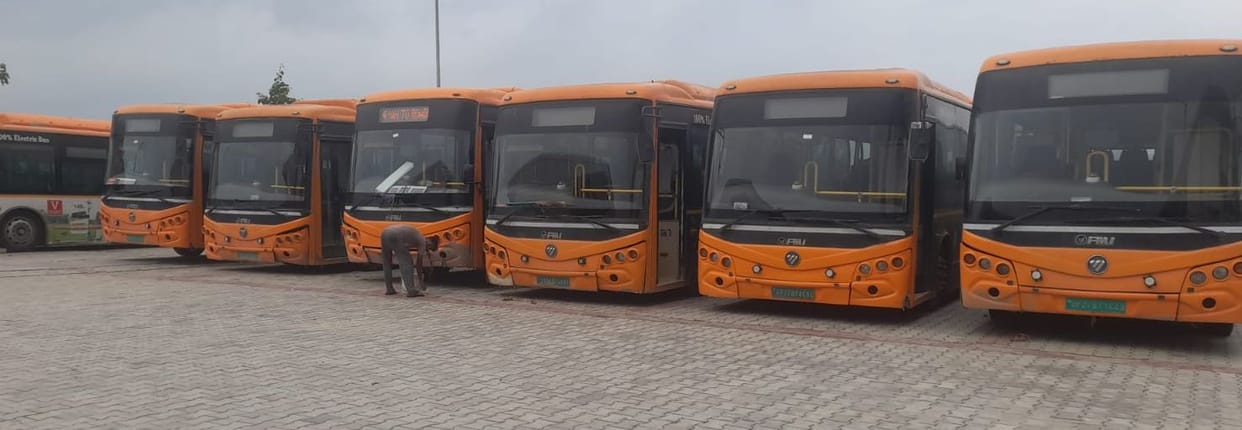 E-bus service launched after three days; buses ran for only half the day.