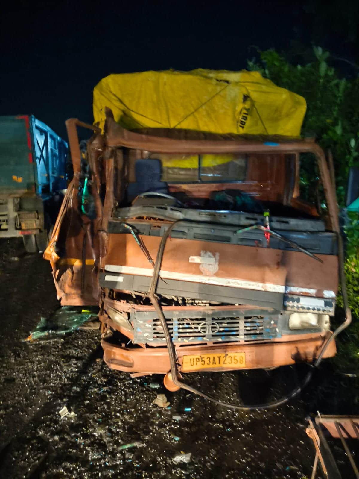 Collision between trailer and DCM; drivers of both vehicles injured.