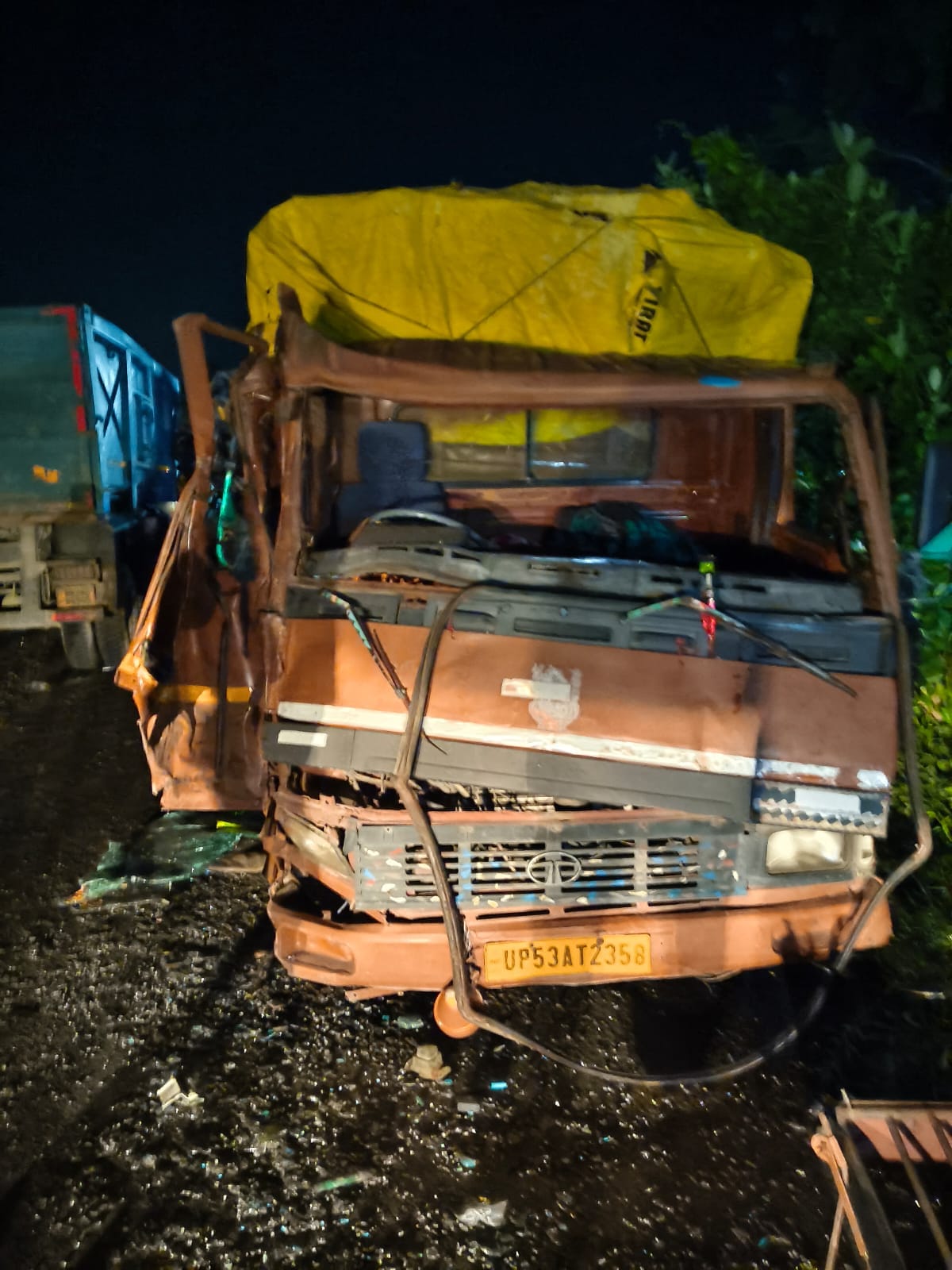 Collision between trailer and DCM; drivers of both vehicles injured.