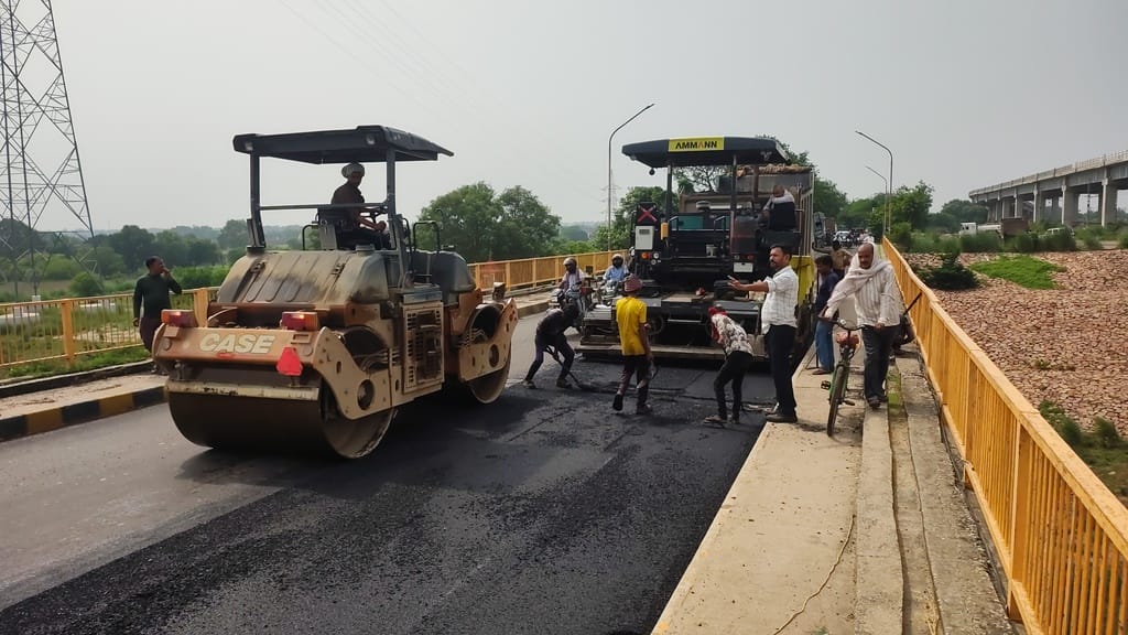 Repair work on the Hamid Setu road and its expansion joints has begun.