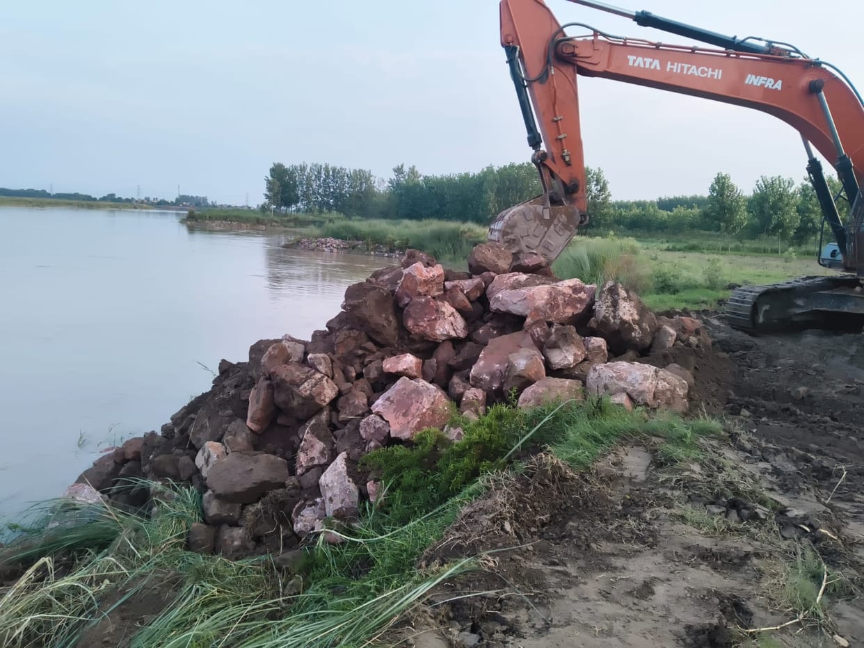 Rising Yamuna water levels expose the hollowness of administrative claims; embankments washed away early on.