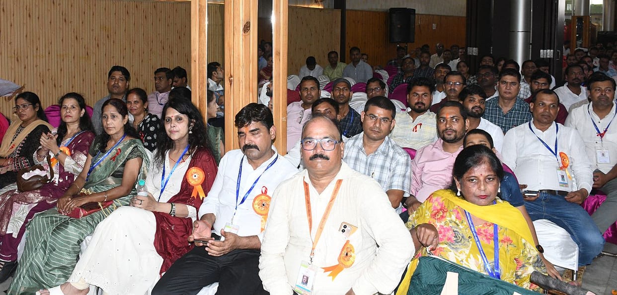 UP AIDS Control Society employees demand regularization.