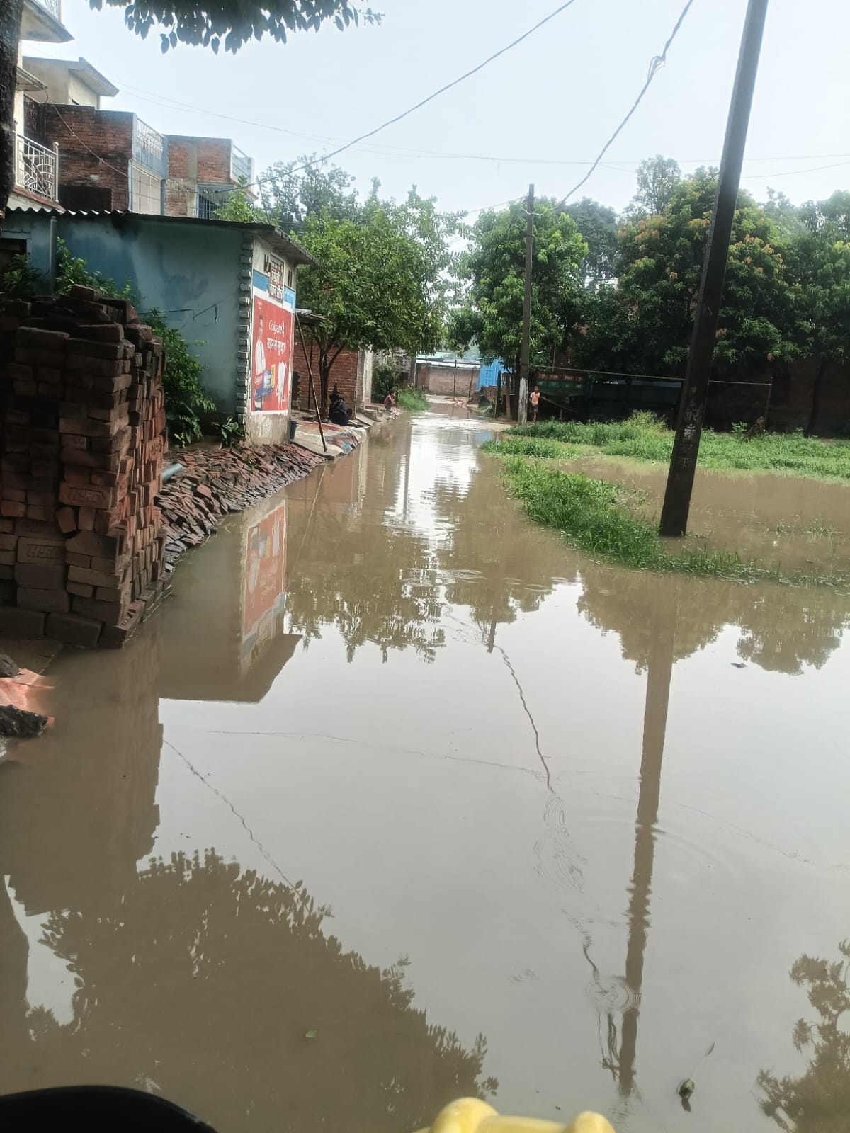 अमिला नगर पंचायत के वार्ड 12 बाबा थानीदास में मुख्य मार्ग पर हुआ जल भराव।संवाद