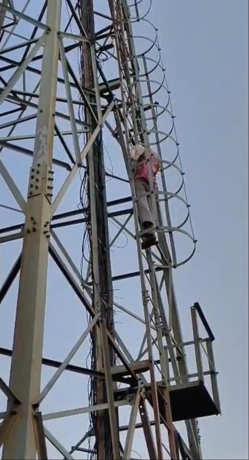 Woman climbs mobile tower after failing to speak to husband