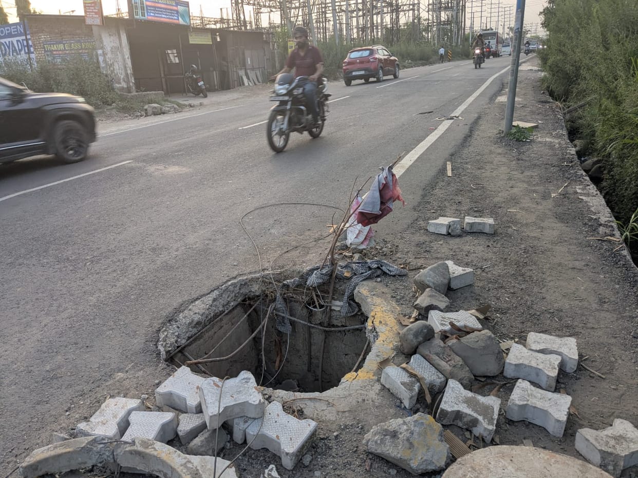 A broken chamber in Buranwala has been a source of trouble for two-wheeler riders for the past two months.
