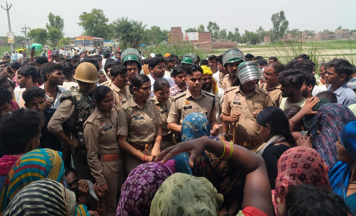 People said run bulldozers over the murder accused's houses, carry out an encounter.