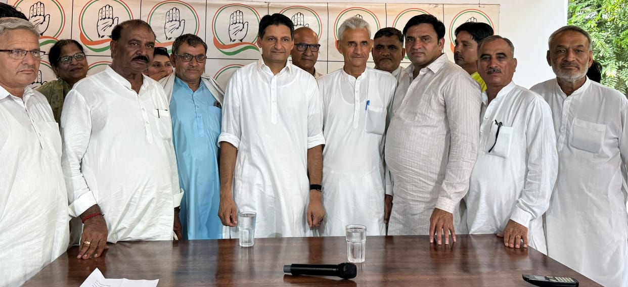 Discussion with the former CM and MP regarding strengthening the organization in the Kharkhoda constituency.