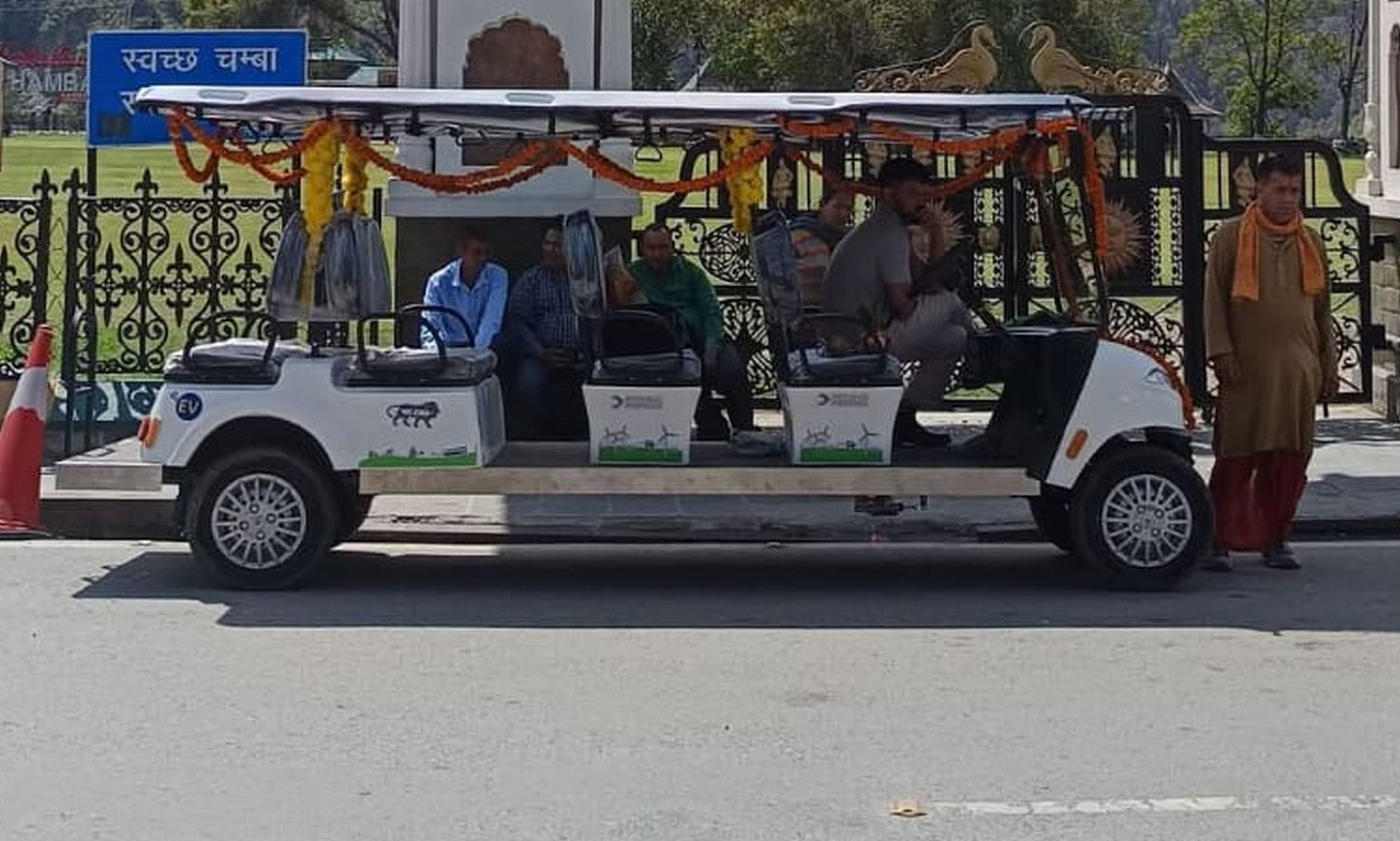 गोल्फ कॉर्ट।संवादकुछ समय पहले की फोटो